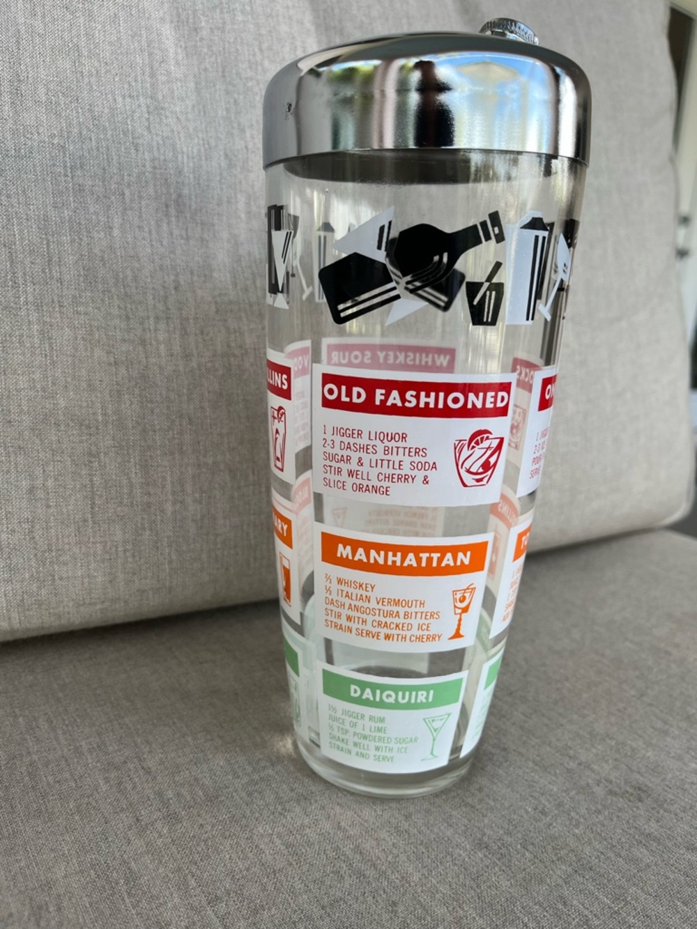 VINTAGE MCM GLASS AND CHROME MARTINI COCKTAIL SHAKER - Picture 3 of 6